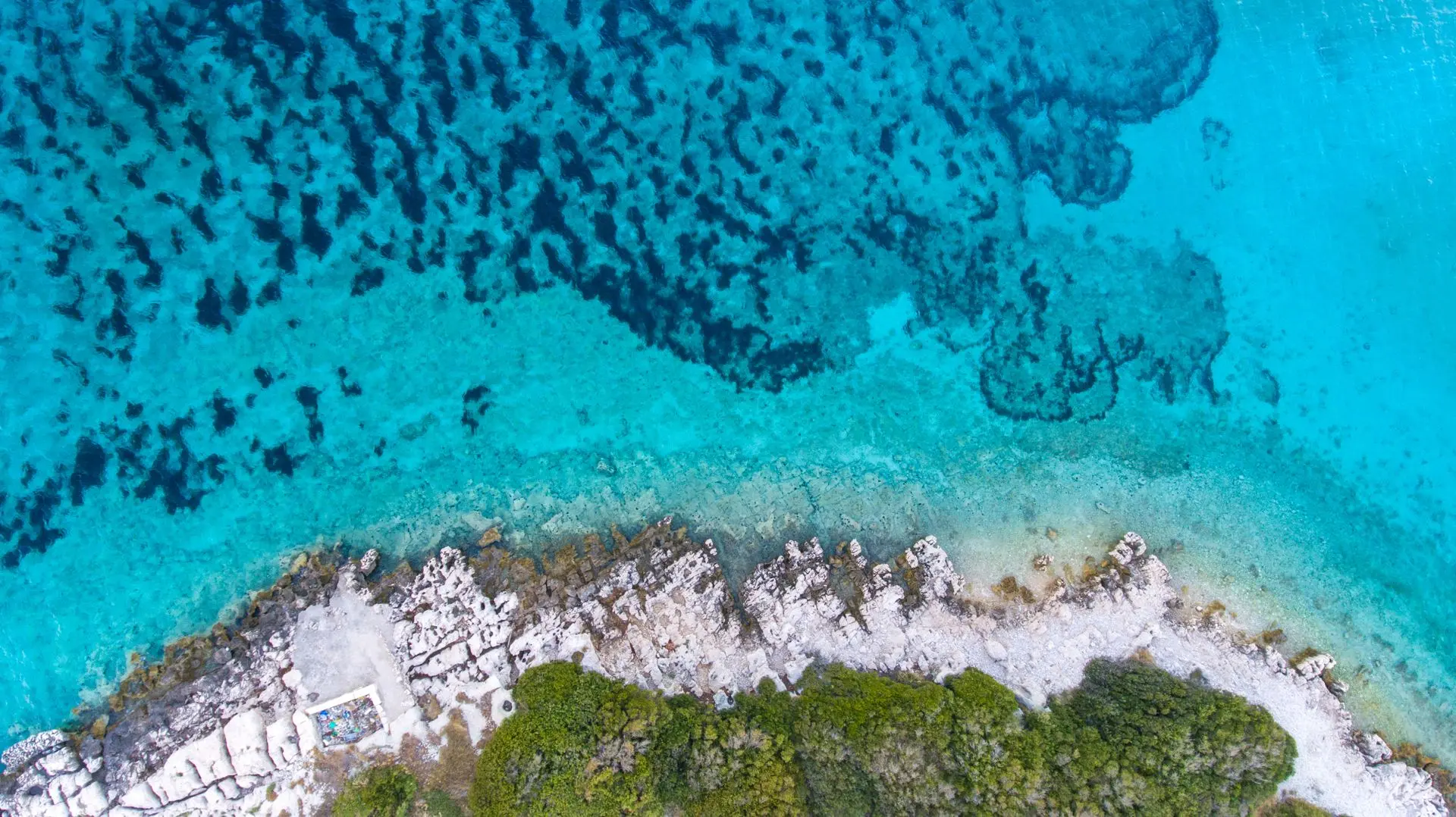 Lagon turquoise vu par drone