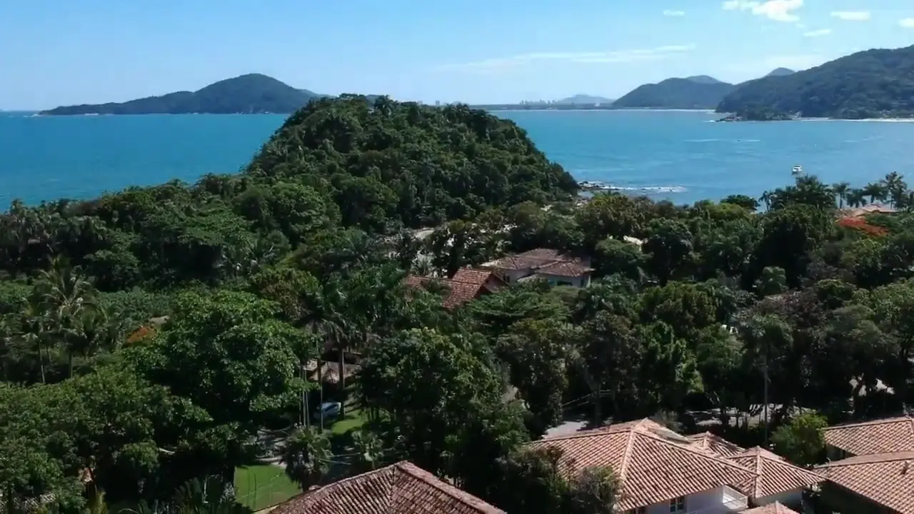 Resort en bord de mer vu par drone